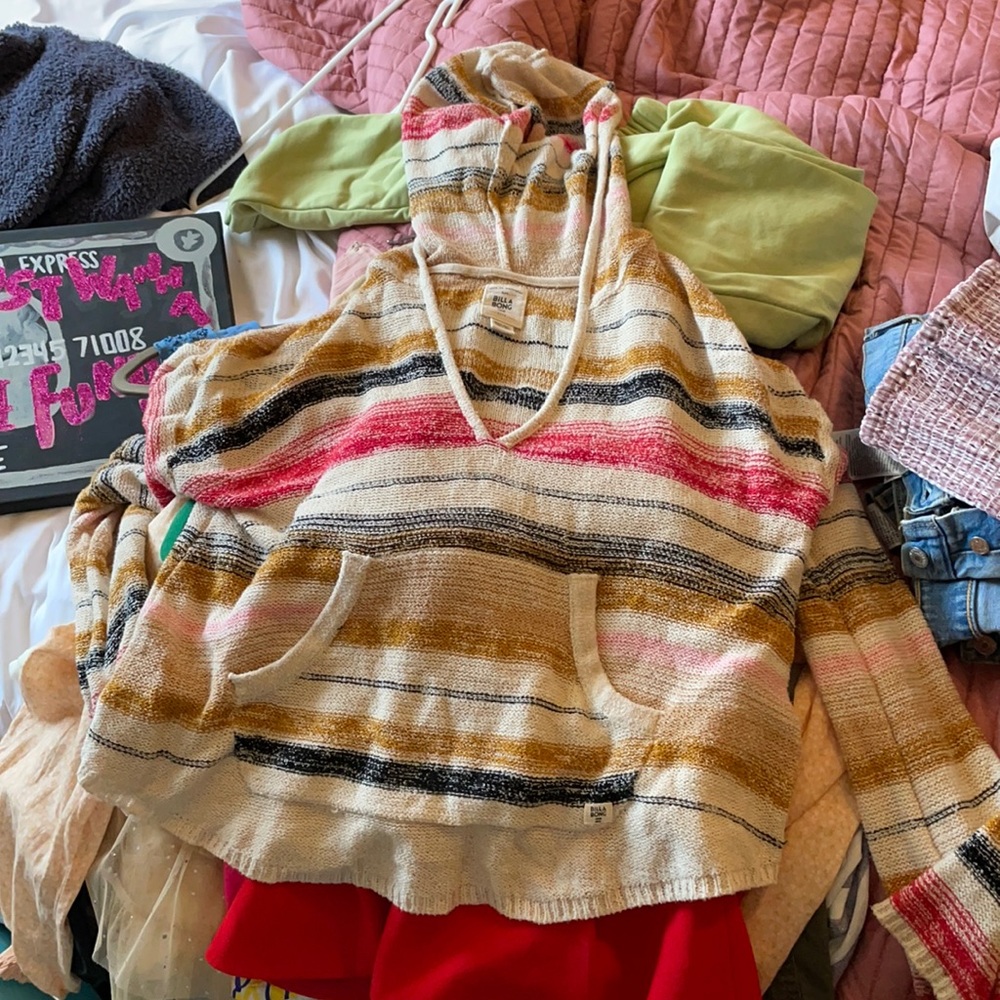 Billabong sweater with hood